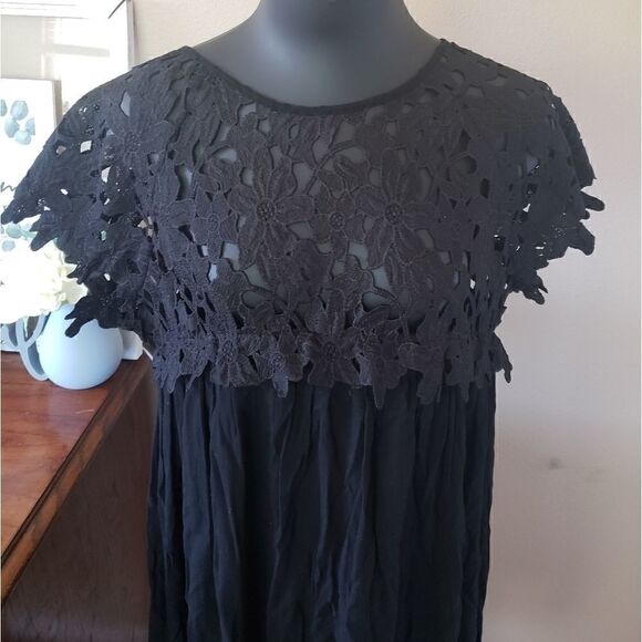 Black Applique Dress - Picture 2 of 4